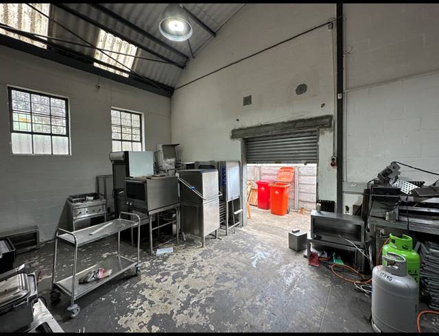360M² WAREHOUSE TO LET IN WOODSTOCK